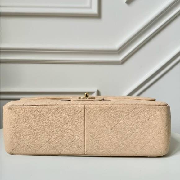 Jumbo Classic Flap Bag - Picture 2 of 13